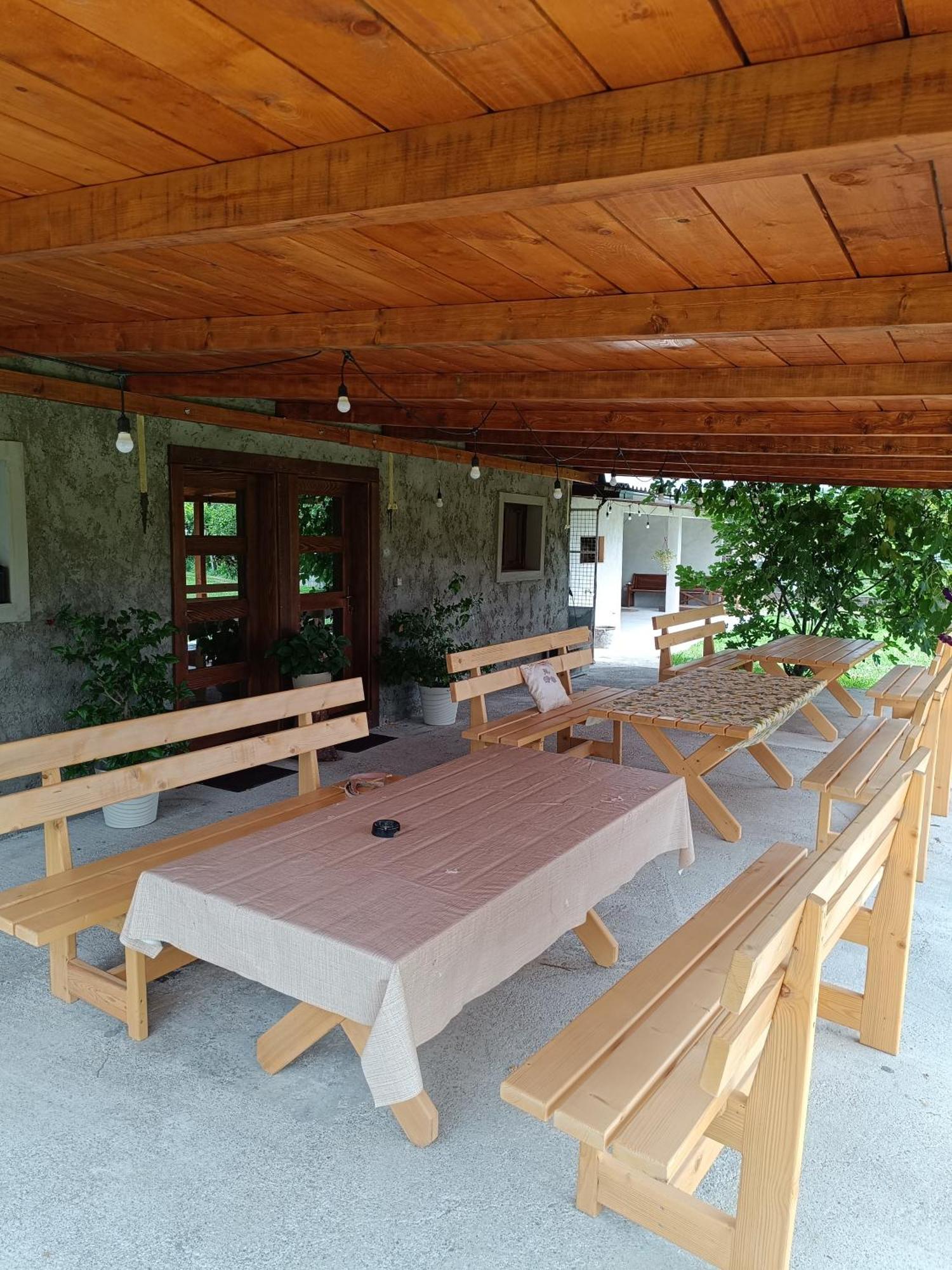 Balabani Local Stay Golubovci Luaran gambar