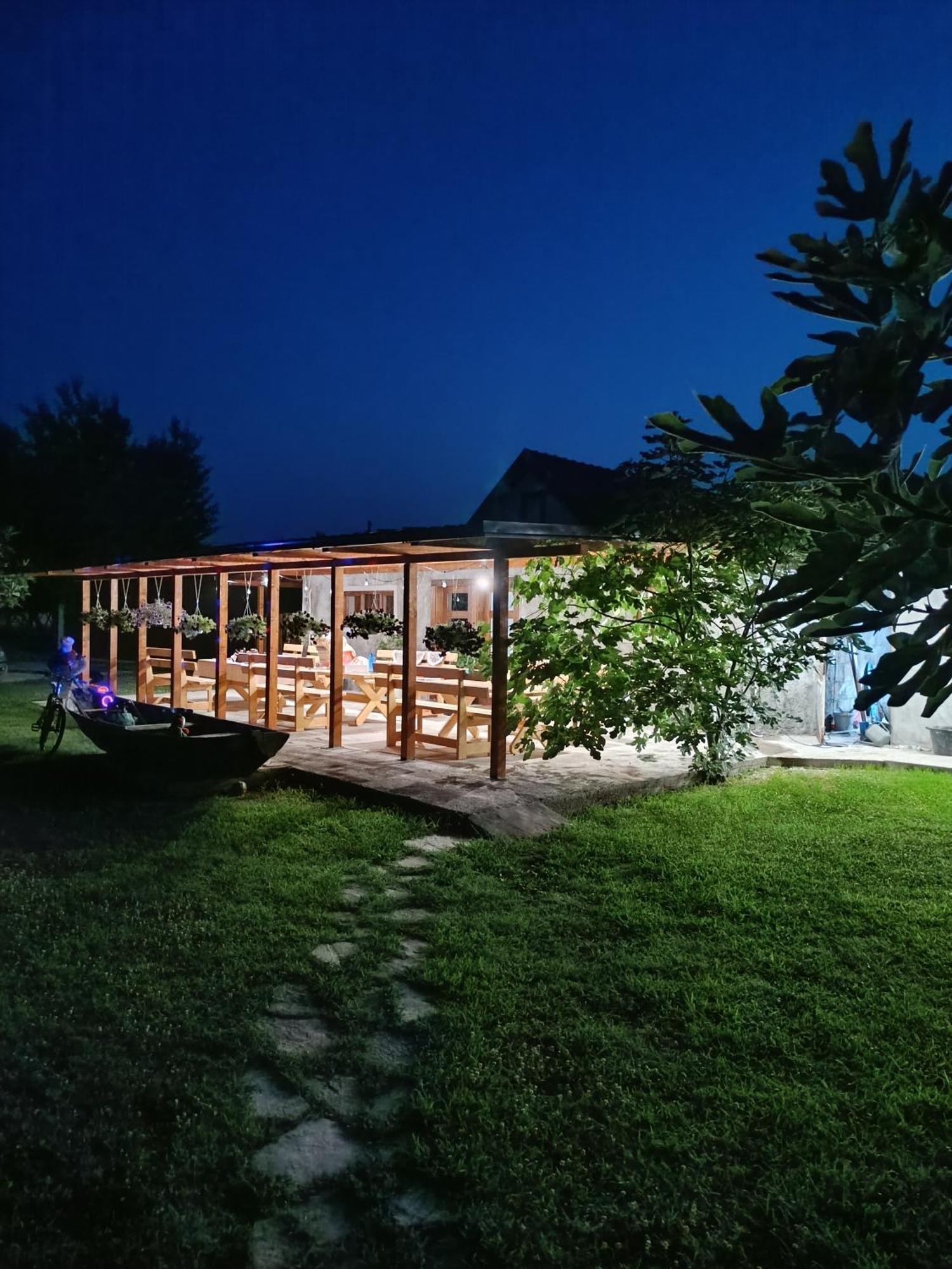 Balabani Local Stay Golubovci Luaran gambar