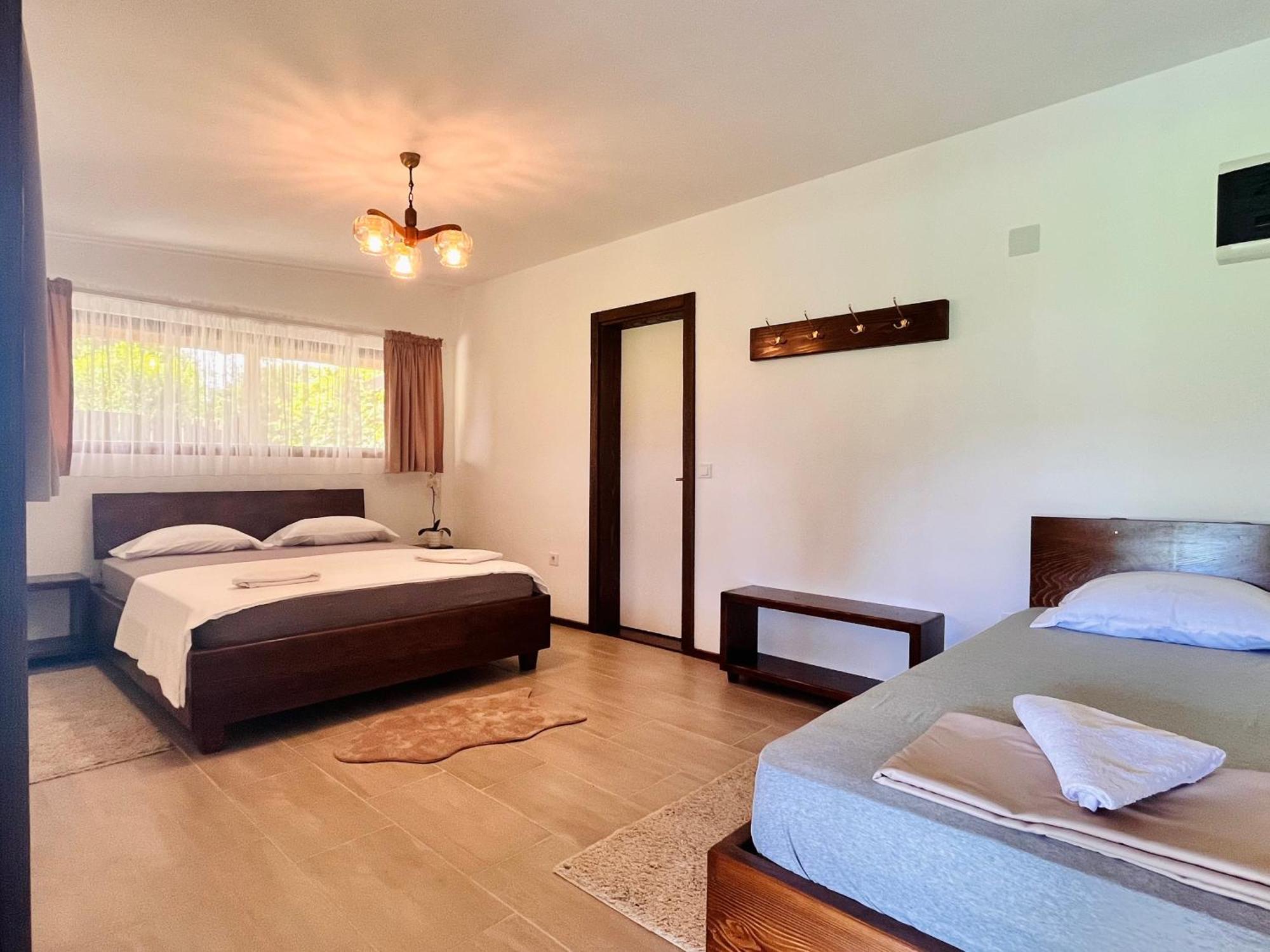 Balabani Local Stay Golubovci Luaran gambar