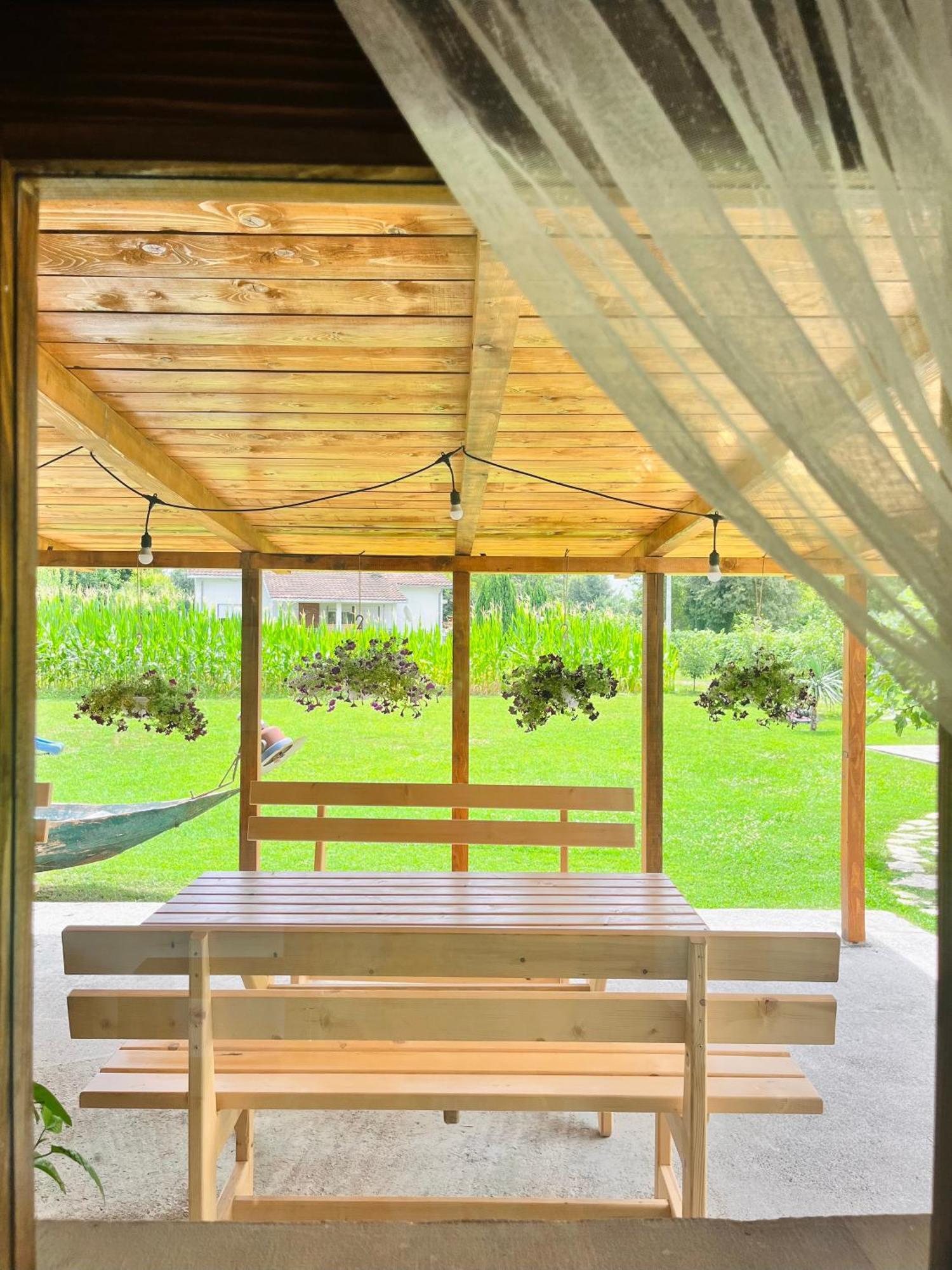 Balabani Local Stay Golubovci Luaran gambar